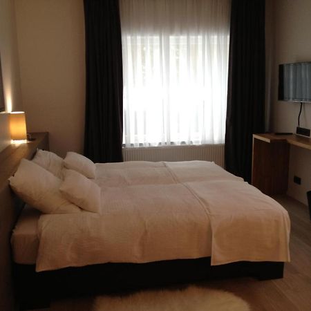 Guesthouse Au Coin De La Rue Malmedy Buitenkant foto